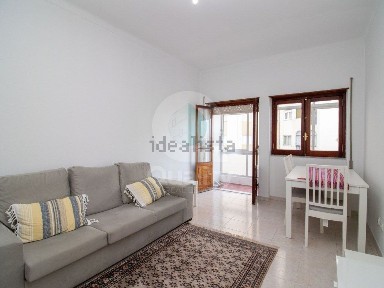 Apartamento T2 à venda na Rua Armindo de Almeida