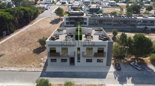 Apartamento T3 à venda na Estrada Vale de Mulatas, 2