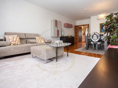 Apartamento T4 à venda na Rua Adelino Cunha