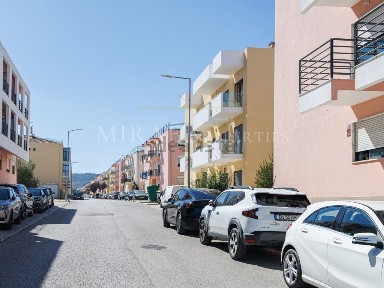 Apartamento T2 à venda na Rua António Botto