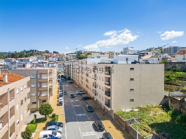Arrendamento de apartamento T3 na Rua Padre Manuel Guimarães, 105