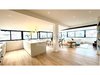 Apartamento T3 à venda na Areosa - Fernão de Magalhães