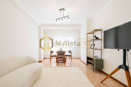 Apartamento T2 à venda na Rua da Portelinha, 275