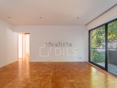 Apartamento T3 à venda na Rua Doutor Vasco Valente