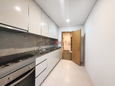 Apartamento T3 à venda na Rua José Régio, 123