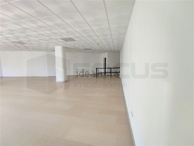 Espaço comercial à venda na Rua do Queimado