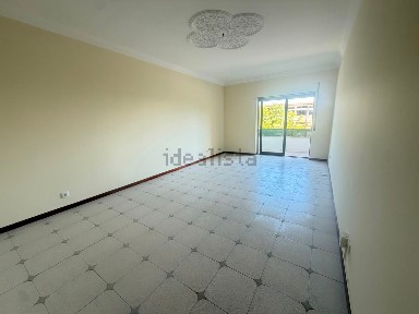 Arrendamento de apartamento T3 na Avenida Professor Egas Moniz, 6