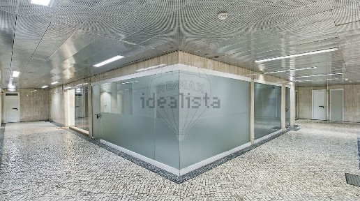 Espaço comercial à venda na Rua Vandelli
