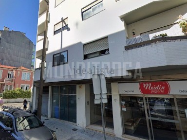 Espaço comercial à venda em Casa da Música