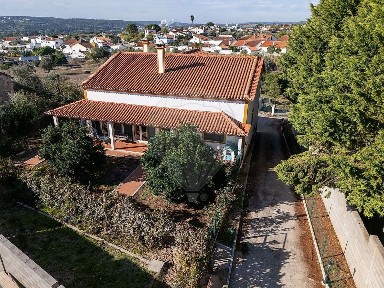 Moradia independente à venda em Montalvo