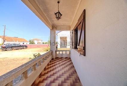 Moradia independente à venda em Tomar e Santa Maria dos Olivais