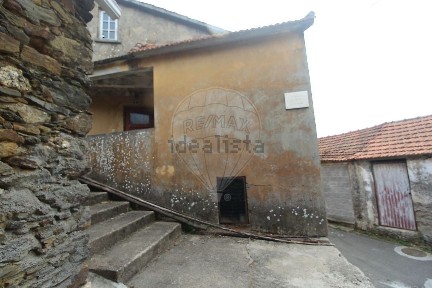 Moradia independente à venda em Lorvão