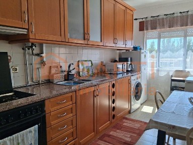 Apartamento T3 à venda na Rua Professor José Francisco Corujo, 22