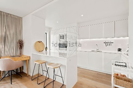 Apartamento T2 à venda na Rua José Vilhena