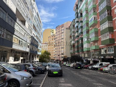 Apartamento T2 à venda na Avenida dos Bombeiros Voluntários, 12