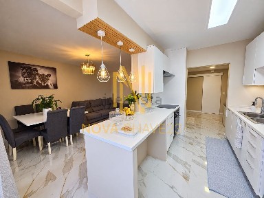 Apartamento T2 à venda na Avenida do Parque, 112