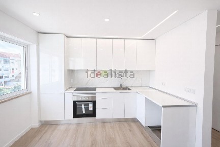 Apartamento T4 à venda na Avenida Dom Afonso Henriques