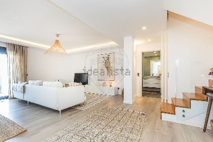 Apartamento T3 à venda na Rua Senhora da Vida