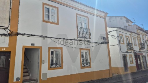 Arrendamento de andar de moradia na Rua de Serpa Pinto s/n
