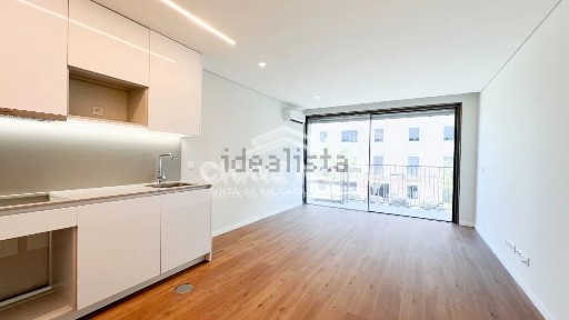 Apartamento T2 à venda na Rua Pinheiros, 96