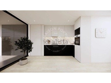 Apartamento T2 à venda na Rua Maria Justina