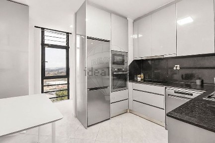 Apartamento T3 à venda na Rua Associação Recreativa dos Modestos