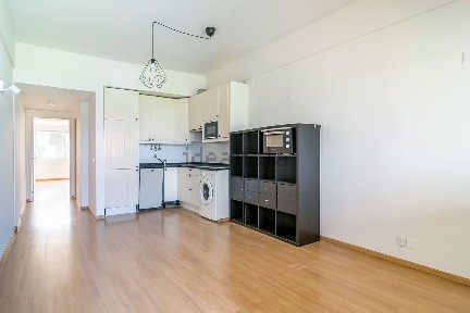 Arrendamento de apartamento T1 na Rua Professor Mira Fernandes, 20 -21