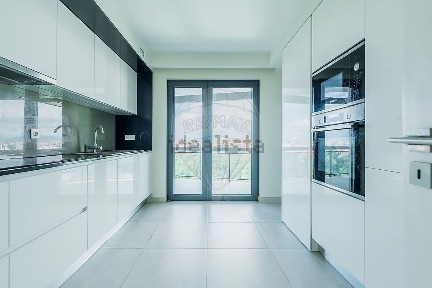Arrendamento de apartamento T3 na Rua São Mateus