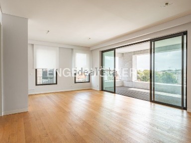 Arrendamento de apartamento T4 nas Amoreiras - Rato