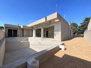 Moradia independente à venda na Vila Nogueira de Azeitão