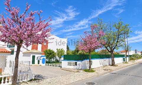 Moradia em banda à venda em Vale Serves