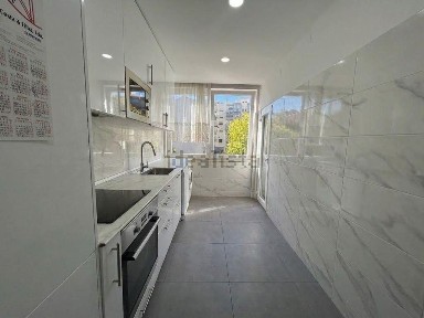 Arrendamento de apartamento T4 na Praceta Bento Gonçalves, 26
