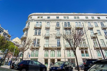 Arrendamento de apartamento T1 na Avenida Praia da Vitória