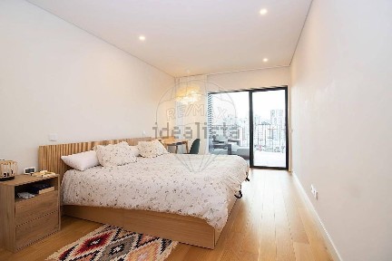 Arrendamento de apartamento T4 no Largo Almirante Pedroso