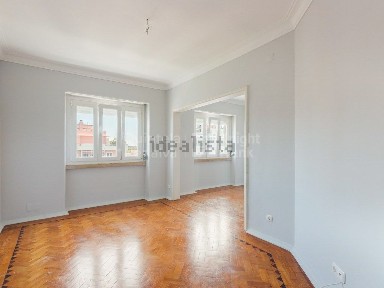 Arrendamento de apartamento T3 na Avenida de Roma, 85 b