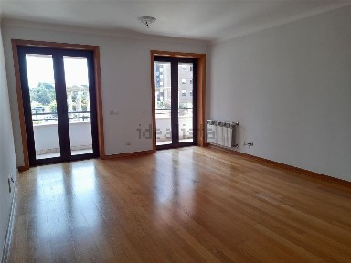 Arrendamento de apartamento T2 na Rua Doutor Bastos Gonçalves