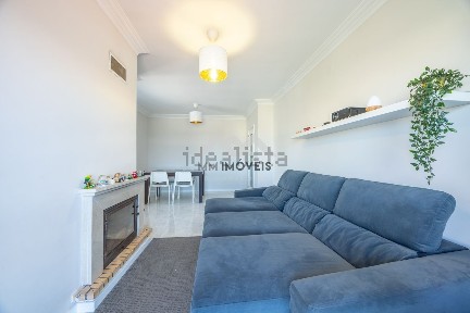 Apartamento T2 à venda na Estrada Dom Miguel