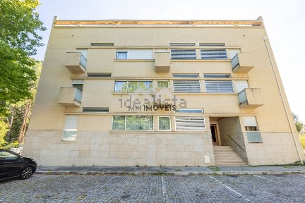 Apartamento T1 à venda na Rua central da devesa
