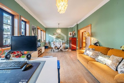 Apartamento T2 à venda na Rua de Oliveira Monteiro
