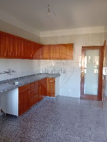 Apartamento T2 à venda na Rua Almada Negreiros