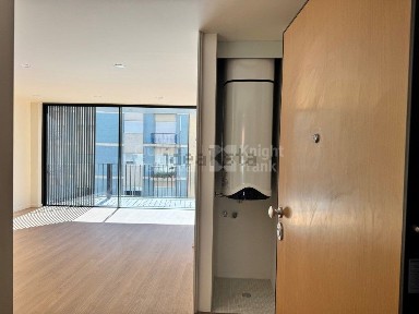 Apartamento T1 à venda na Avenida Serpa Pinto