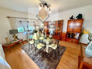 Apartamento T3 à venda na Rua de Baiza