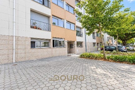 Apartamento T2 à venda na Rua João Alves Tavares