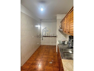 Apartamento T2 à venda na Rua Luis de Camões, 425