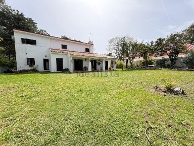 Moradia independente à venda na Lagoa de Albufeira