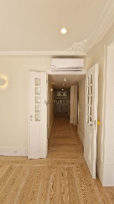 Arrendamento de apartamento T3 na Rua do Crucifixo, 32