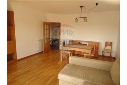 Arrendamento de apartamento T2 na Rua das Azenhas, 24
