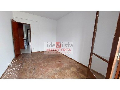 Apartamento T2 à venda na Rua Cesário Verde