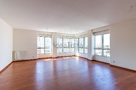 Arrendamento de apartamento T4 na Rua de o Primeiro de Janeiro, 601