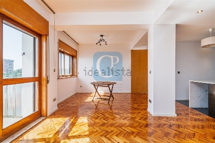 Arrendamento de apartamento T2 na Rua Estêvão Gomes, 25